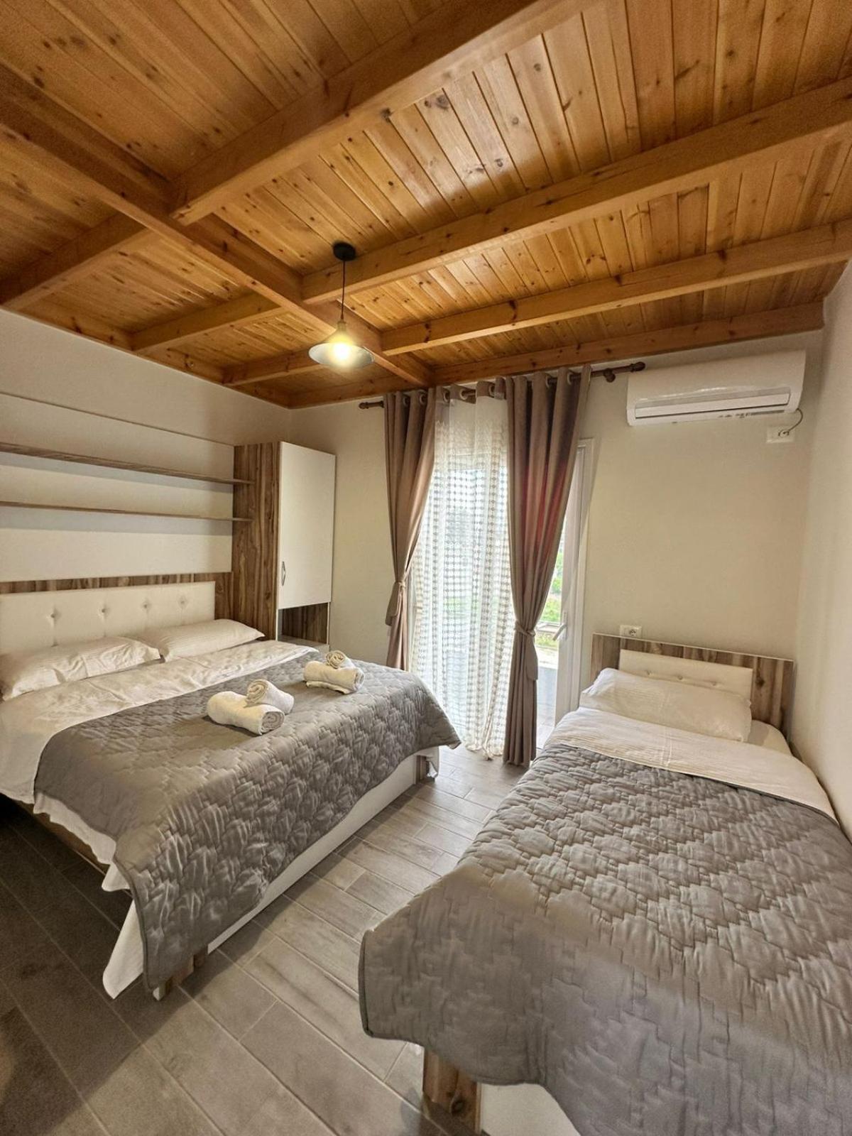 Vila Soleil Vlorë Esterno foto